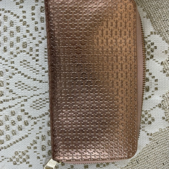 Tory Burch Metallic Rose Gold Zippered Wallet - Picture 7 of 16